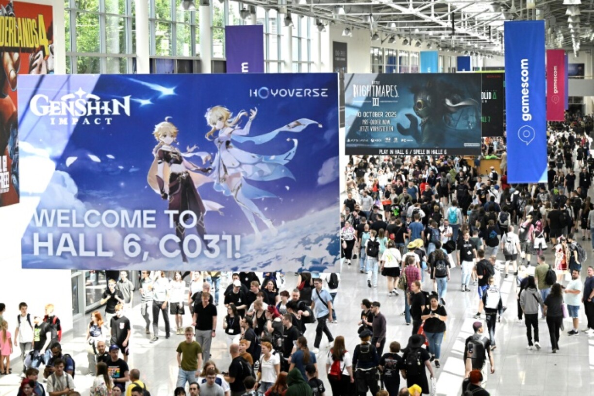 Gamescom in Germany got a preview of 'Turok: Origins' -- a game pitting players against dinosaurs, whose release date is still not set