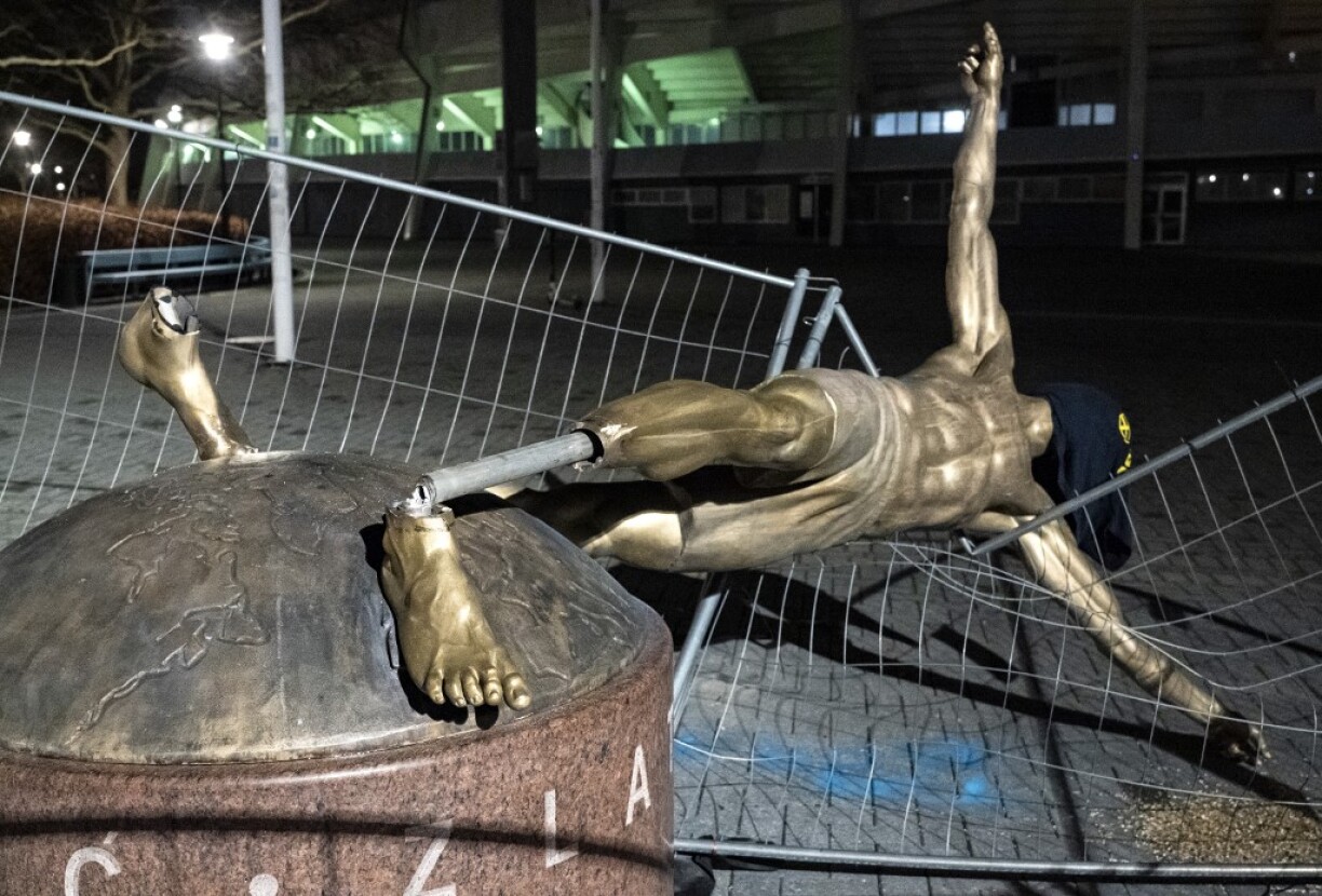 Un coup de scie et c'est un géant qui s'écroule: la statue de Zlatan Ibrahimovic a été vandalisée ce week-end à Malmö.