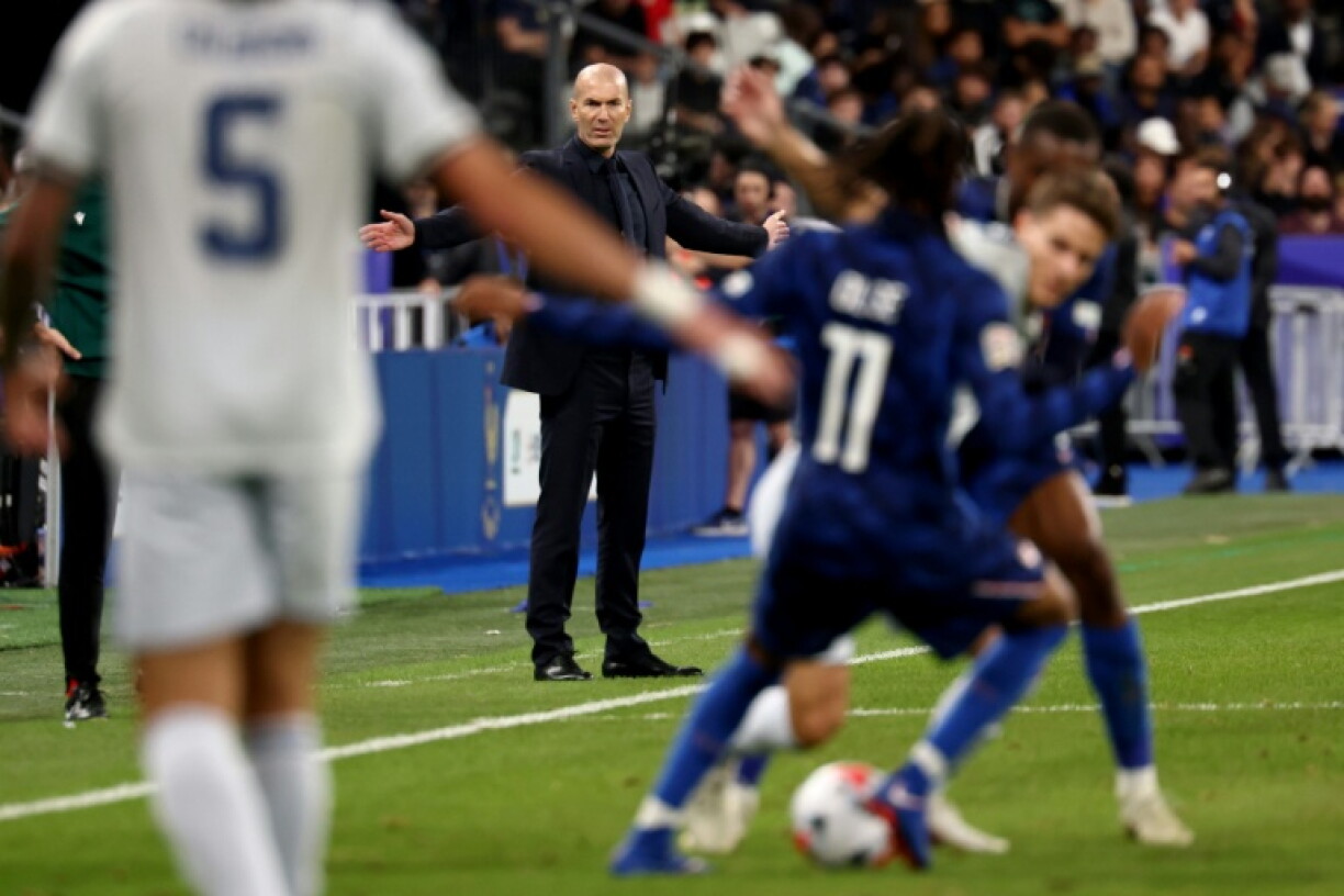 Le sélectionneur français Zinédine Zidane, lors du match nul entre les Bleus et l'Italie comptant pour la 3e journée de la Ligue des nations, le 2 octobre 2026 à Saint-Denis