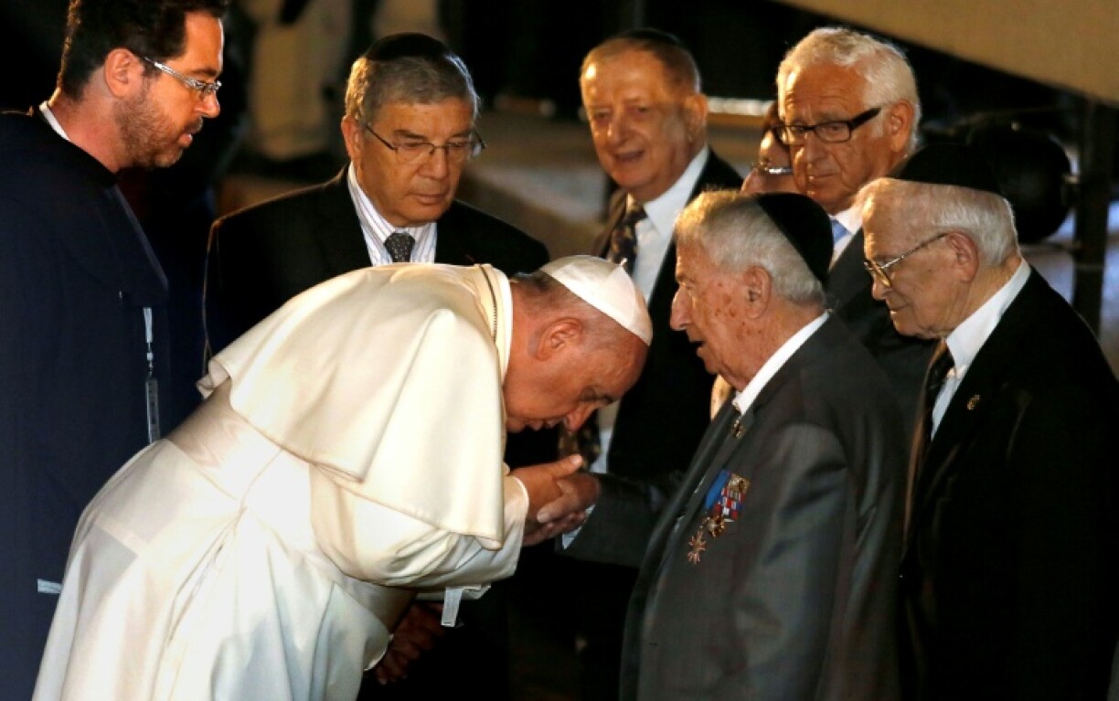 Online conspiracy theorists lied about this 2014 AFP photo of Pope Francis shaking the hand of Holocaust survivor Eliezer Grynfeld during his visit to the Yad Vashem Holocaust Memorial museum in Jerusalem