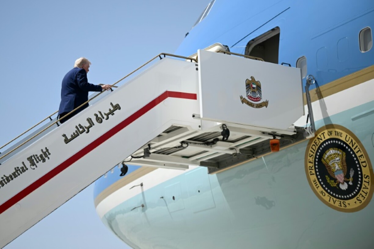 US President Donald Trump has been insulting music stars Bruce Springsteen and Taylor Swift from Air Force One