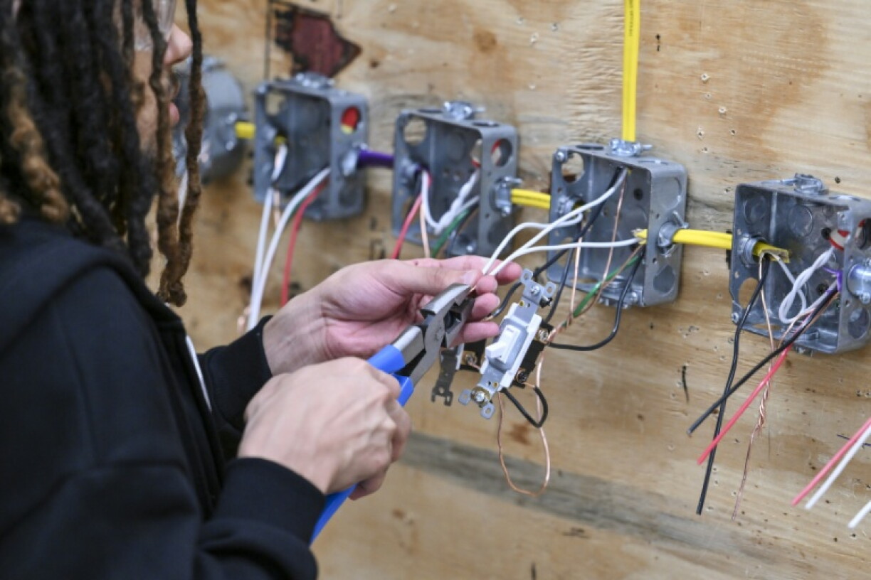 Un étudiant en électricité de l'Apex Technical School à Manhattan, New York, le 4 juin 2026