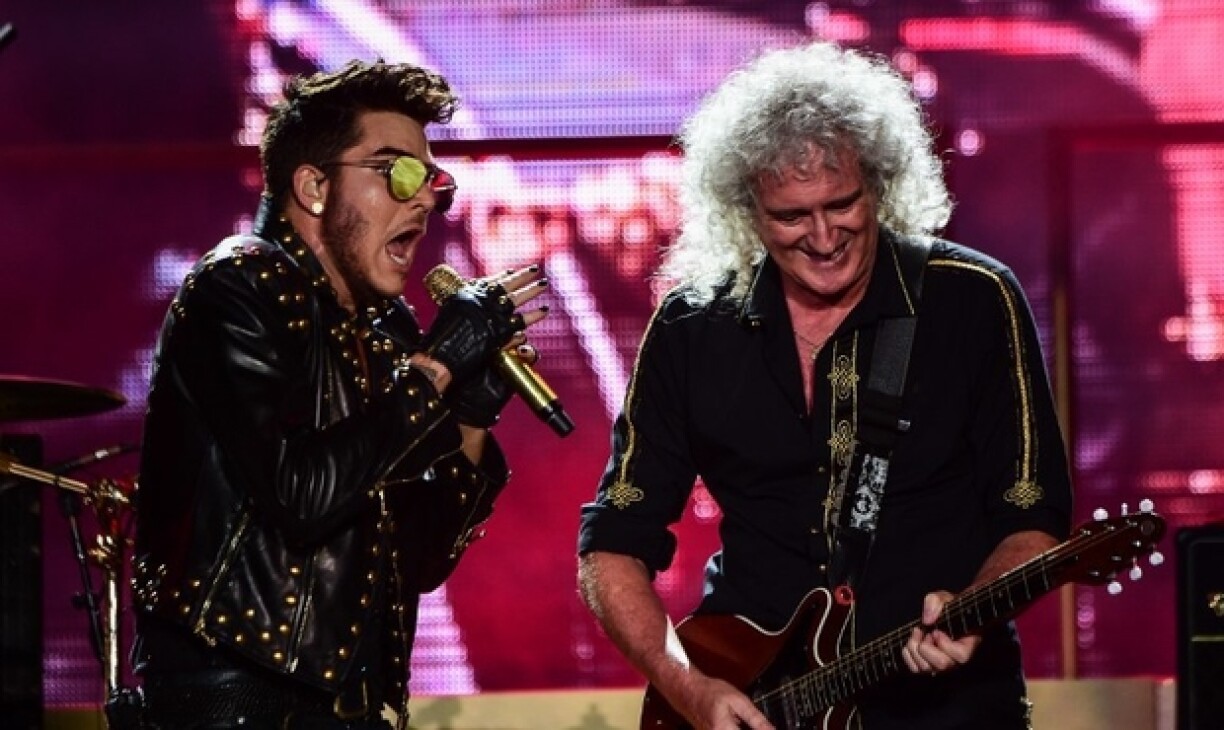 Adam Lambert et Brian May sur scène pour la tournée 2017 de Queen.
