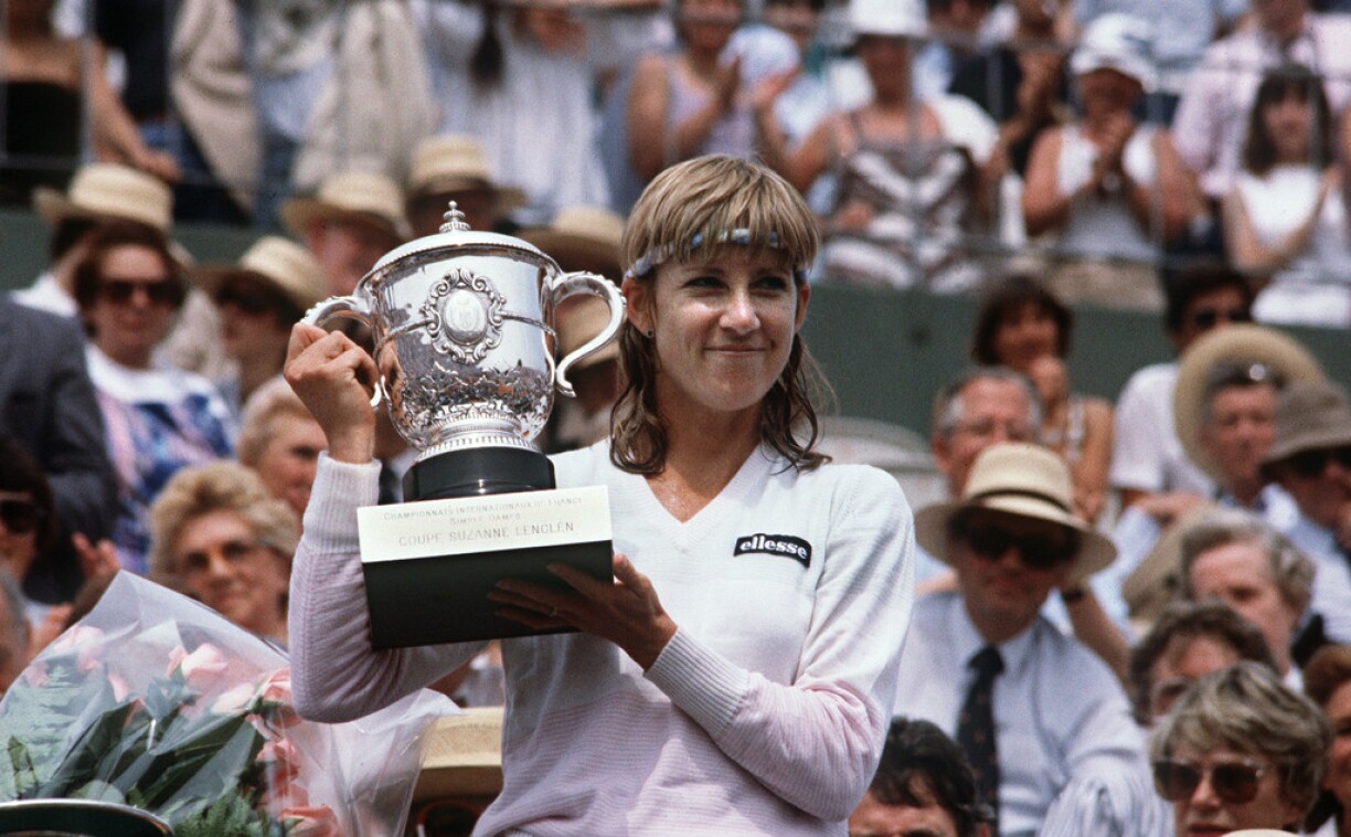 Chris Evert-Lloyd holds 04 June 1983 up the trophy after winning against Mima Jausovec of Yugoslavia in straight-sets 6-1, 6-2 in a one-sided final at Roland-Garros in Paris.