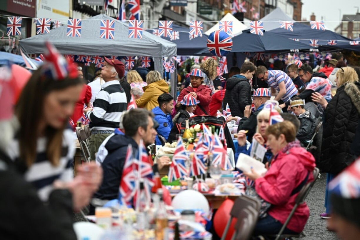 Repas de rue à Market Street lors des célébrations du jubilé de platine de la reine Elizabeth II, le 5 juin 2022 à Ashby-de-la-Zouch