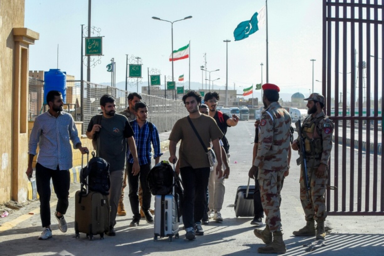 Thousands of Pakistanis, including many students, have begun returning home from Iran as Israel and Tehran trade heavy strikes in an escalating conflict