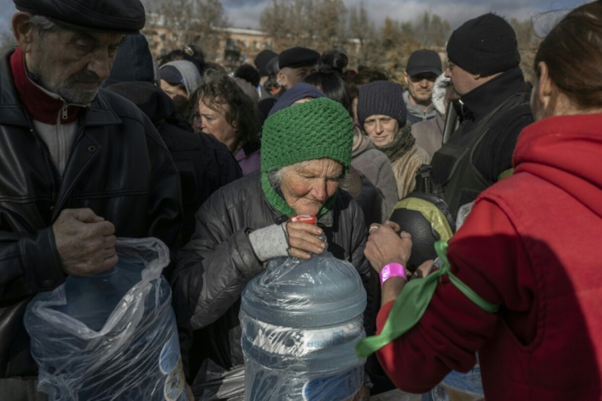 Distribution d'aide humanitaire à Kherson, sud de l'Ukraine, le 19 novembre 2022