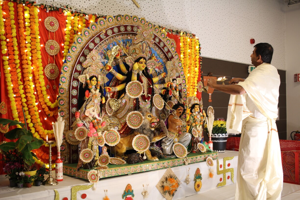 LuxUtsav priest offering prayers on behalf of the attendees to Goddess Durga.