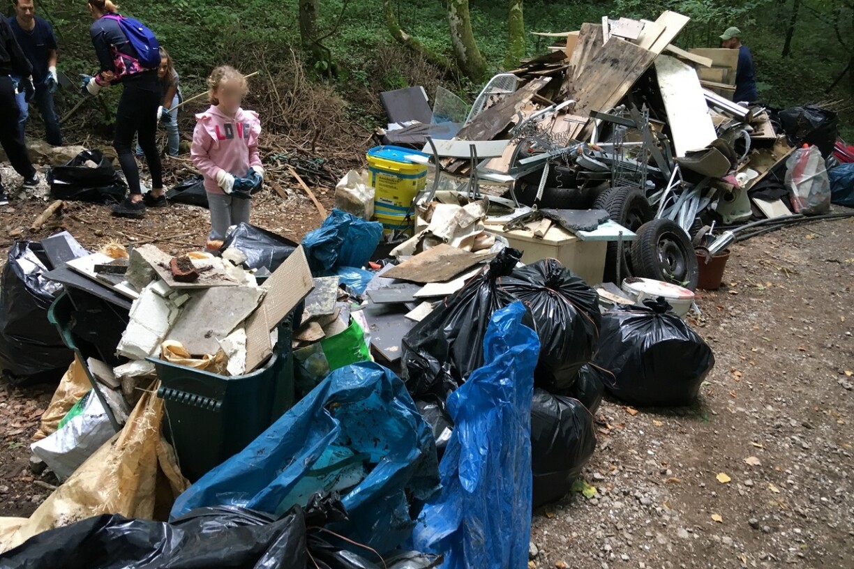 Une opération de nettoyage organisée par des citoyens à Audun-le-Tiche.