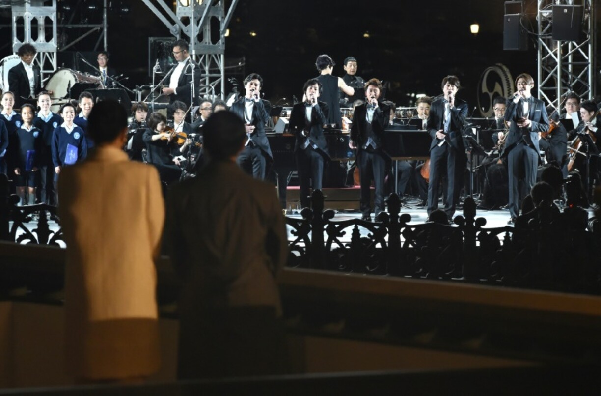 J-pop mega-group Arashi say they will disband after a farewell tour next year