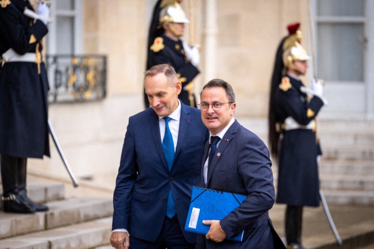 Xavier Bettel arrive à la conférence internationale pour la population civile de Gaza au Palais de l'Elysée.