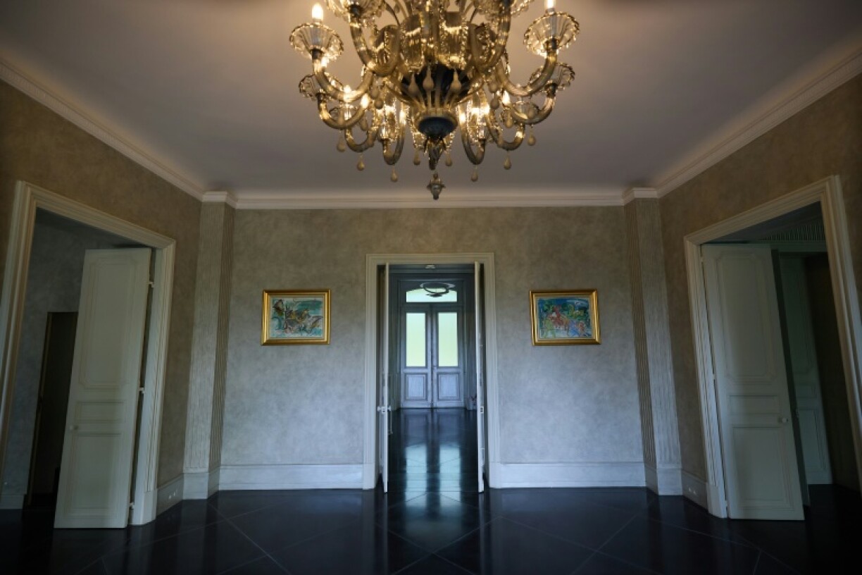 Salle de réception de l'ancienne résidence du couturier allemand Karl Lagerfeld à Louveciennes, dans les Yvelines, le 15 mai 2025