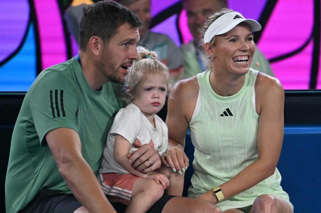 La Danoise Caroline Wozniacki avec sa fille et son mari David Lee à Melbourne le 13 janvier, avant l'Open d'Australie 2024.
