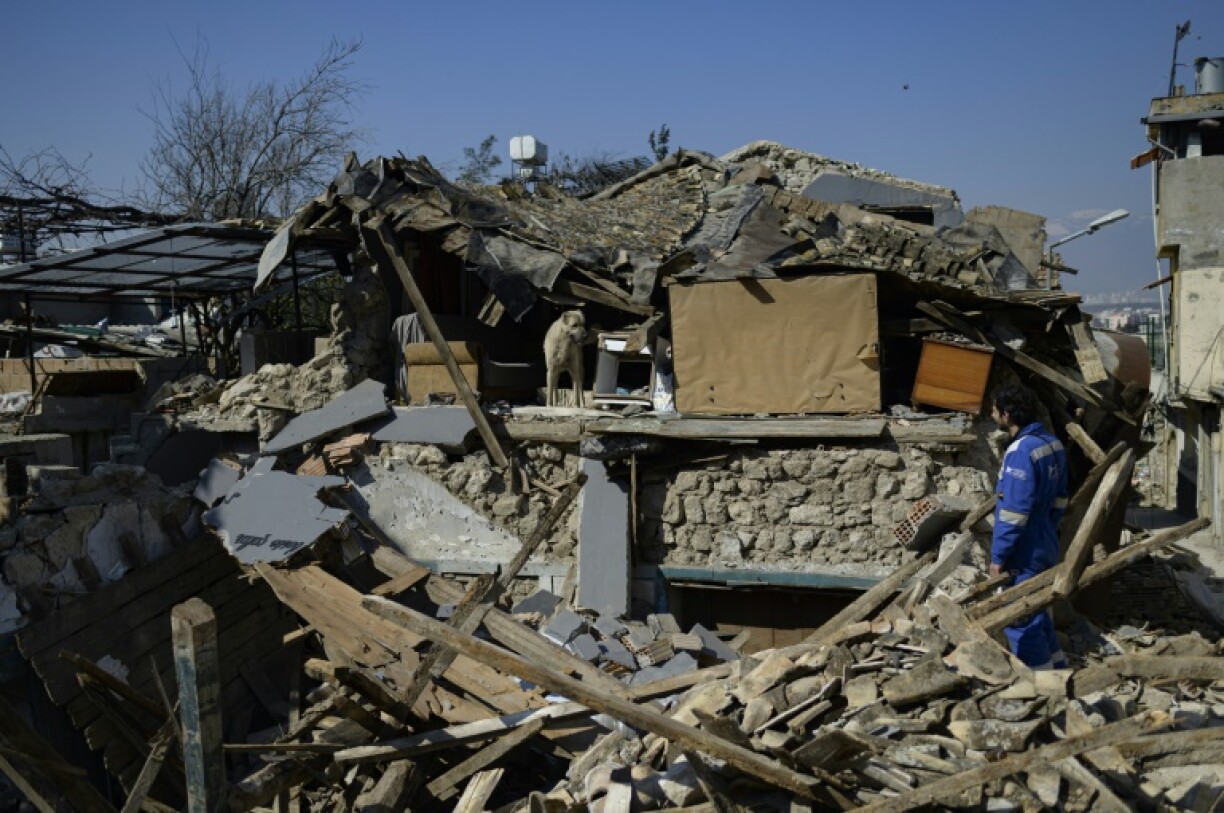 L'ONG Haytap et les équipes de secours ont délivré 900 chats, chiens, lapins, vaches ou encore des oiseaux prisonniers des ruines d'Antakya. Souvent appelés par des propriétaires éplorés. Antakya 18 février 2023
