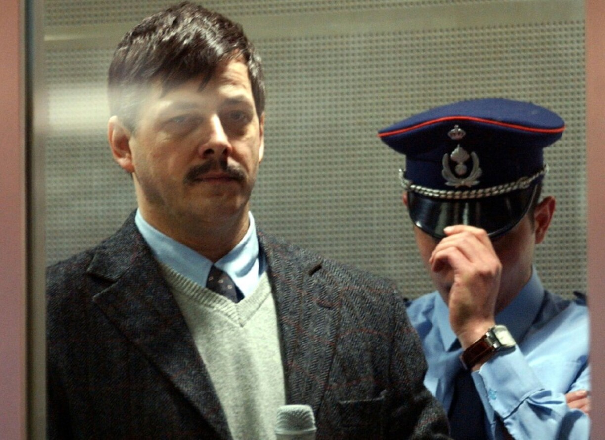 Marc Dutroux lors de son procès à Arlon, le 8 mars 2004 en Belgique