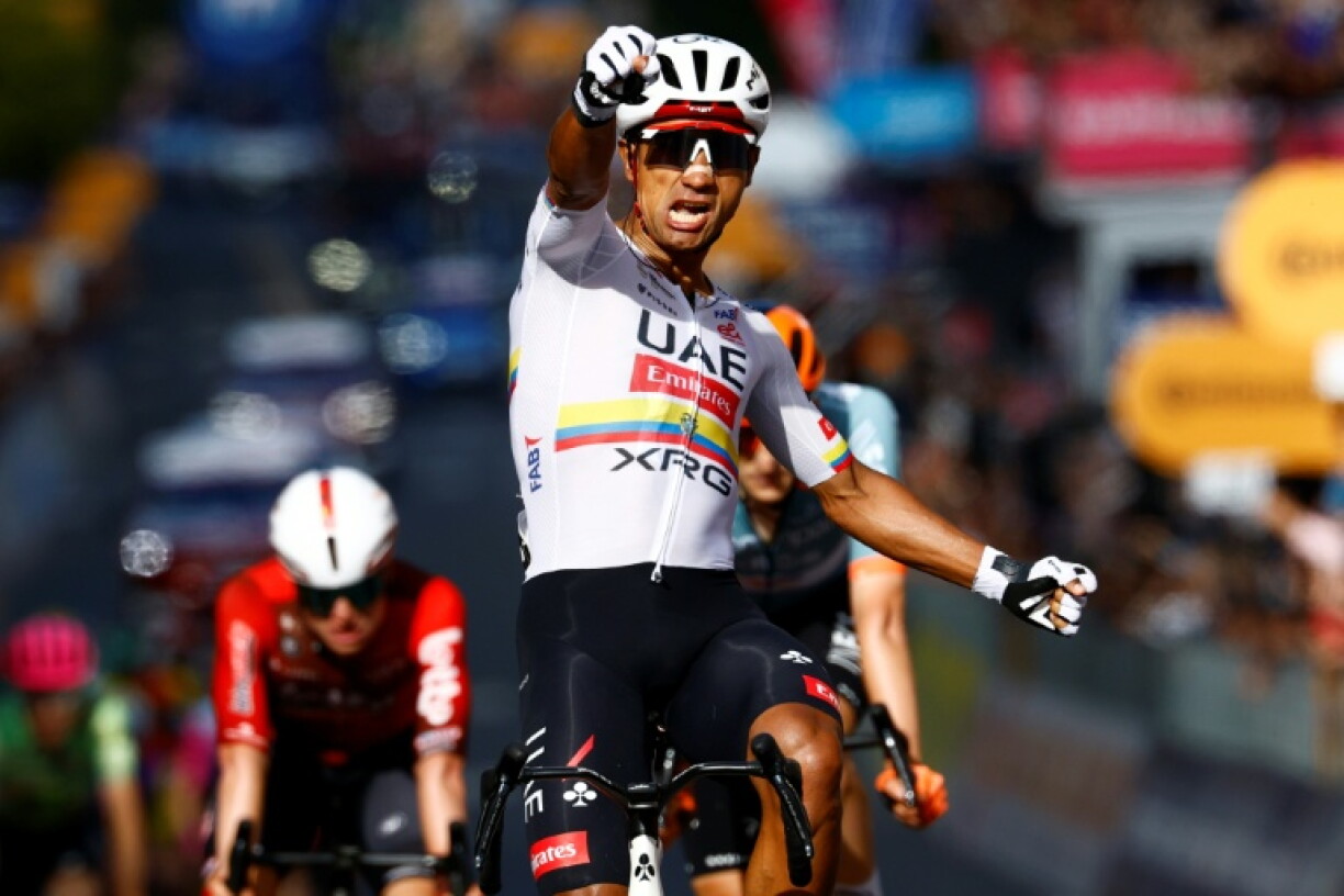 Le coureur équatorien Jhonatan Narvaez vainqueur de la 4e étape du Tour d'Italie à Cosenza, le 12 mai 2026