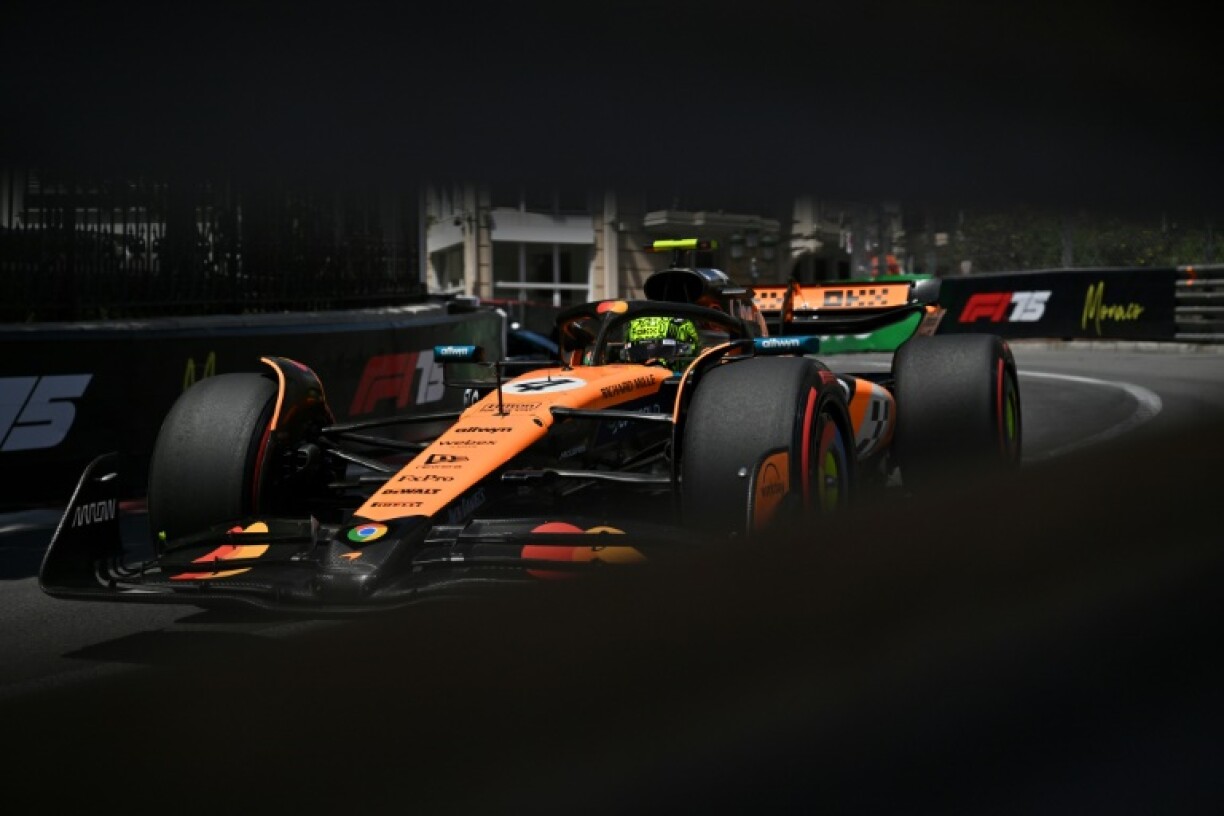 Le pilote britannique Lando Norris (McLaren) en route vers la pole position lors de la séance de qualifications du Grand Prix de Monaco le 24 mai 2025.