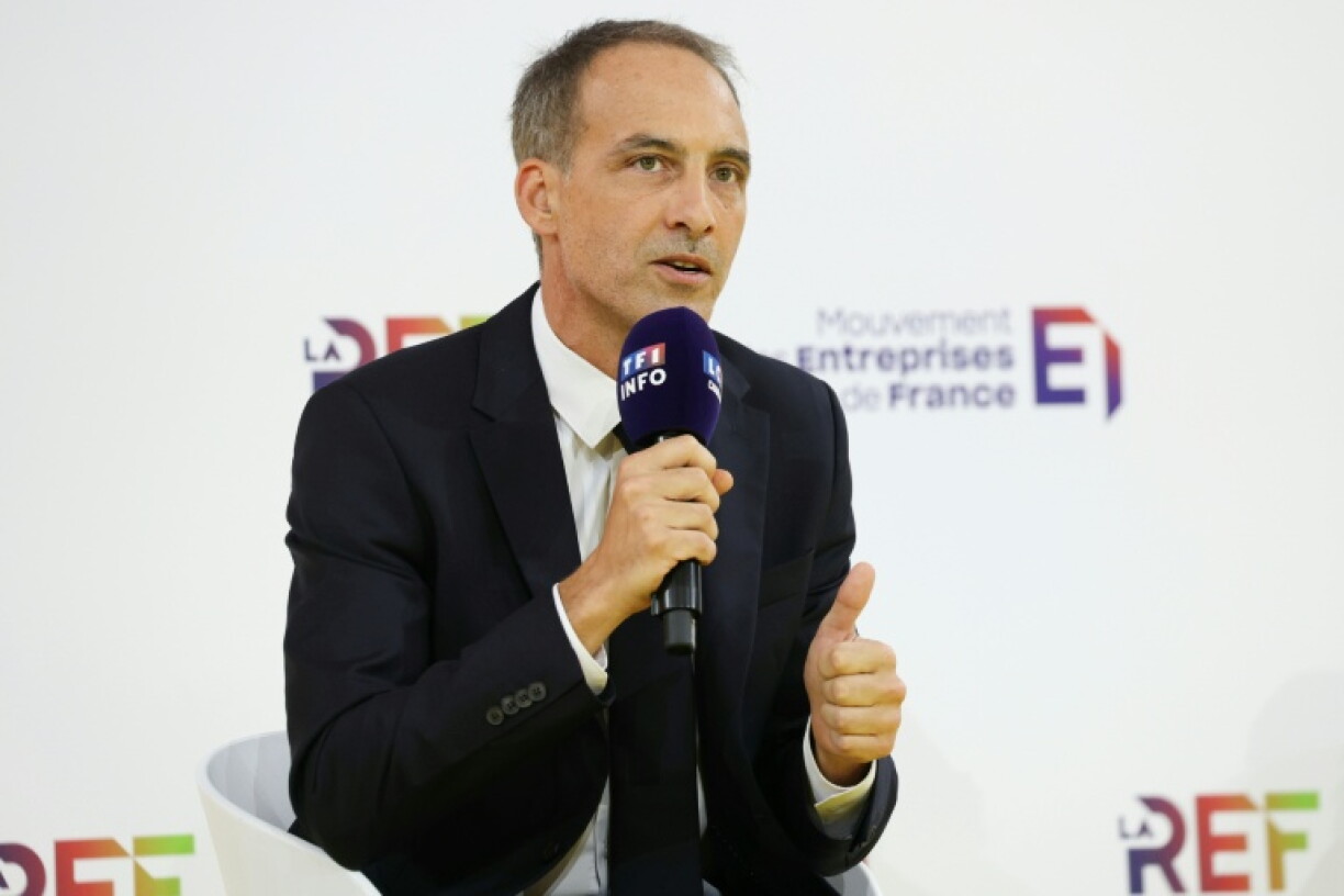 Raphaël Glucksmann participe au débat entre les principaux candidats à la présidentielle organisé par le Medef, le 27 août 2026 à Paris