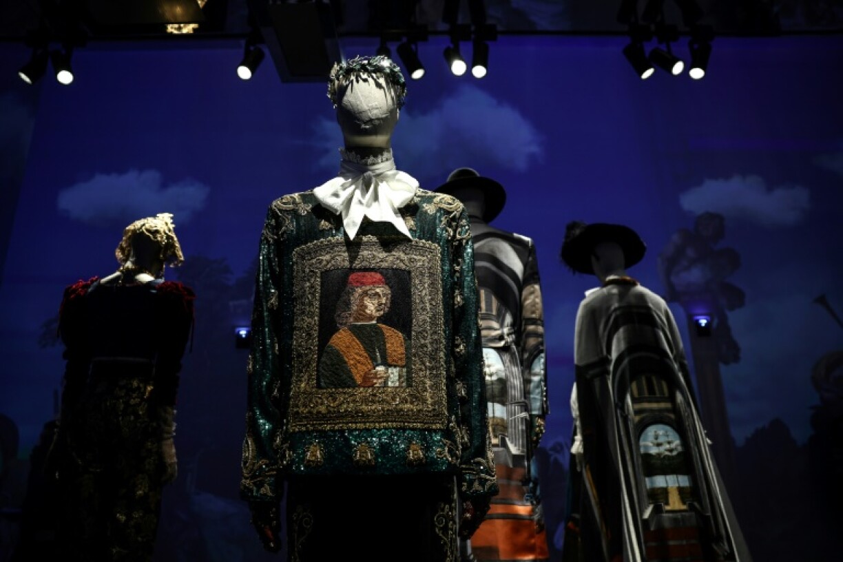 Une création Dolce&Gabbana dans l'exposition