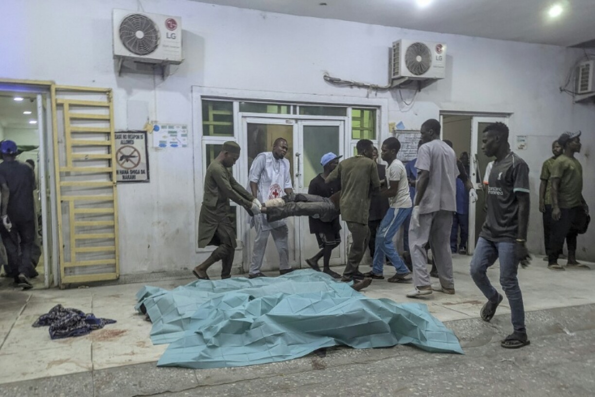Bei Selbstmordanschlägen sind in Nigeria mindestens 23 Menschen getötet und mehr als hundert weitere verletzt worden. Die Armee machte die islamistische Gruppe Boko Haram für die Explosionen verantwortlich.