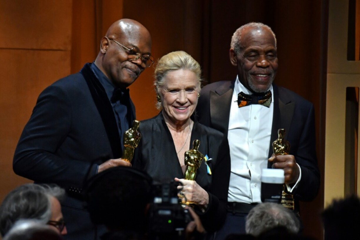 (g-d) Samuel L. Jackson, Liv Ullmann et Danny Glover, reçoivent un Oscar d'honneur pour l'ensemble de leur carrière, le 25 mars 2022 à Hollywood, en Californie