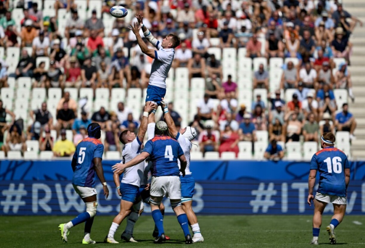 L'Italien Federico Ruzza capte un ballon en touche à Saint-Etienne le 9 septembre 2023