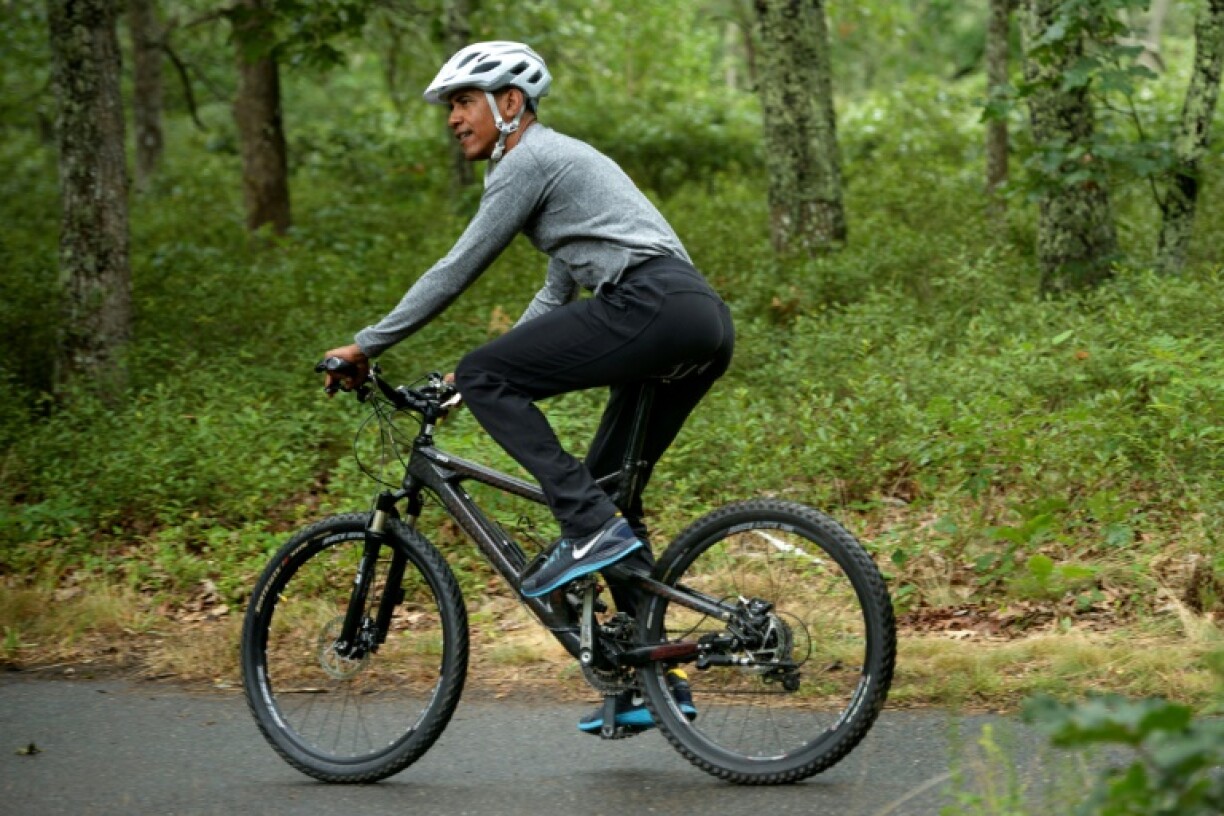 Barack Obama à vélo sur l'île de Martha's Vineyard, le 22 août 2015
