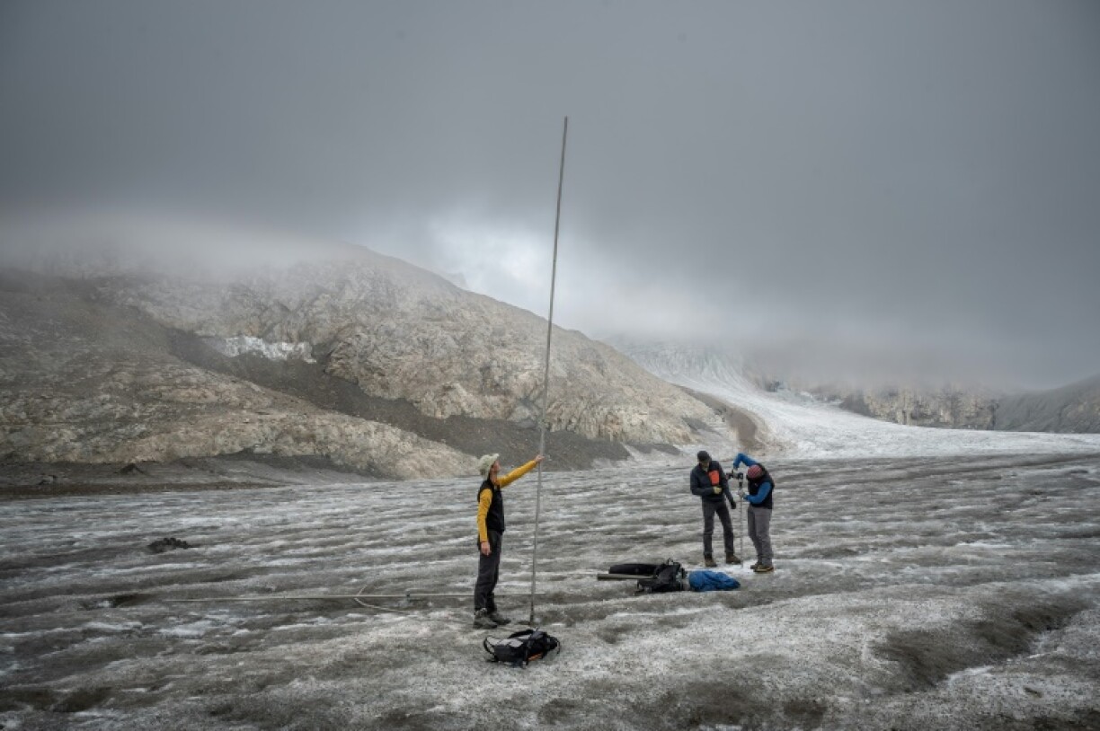 Huss and colleagues on the Gries glacier in 2022