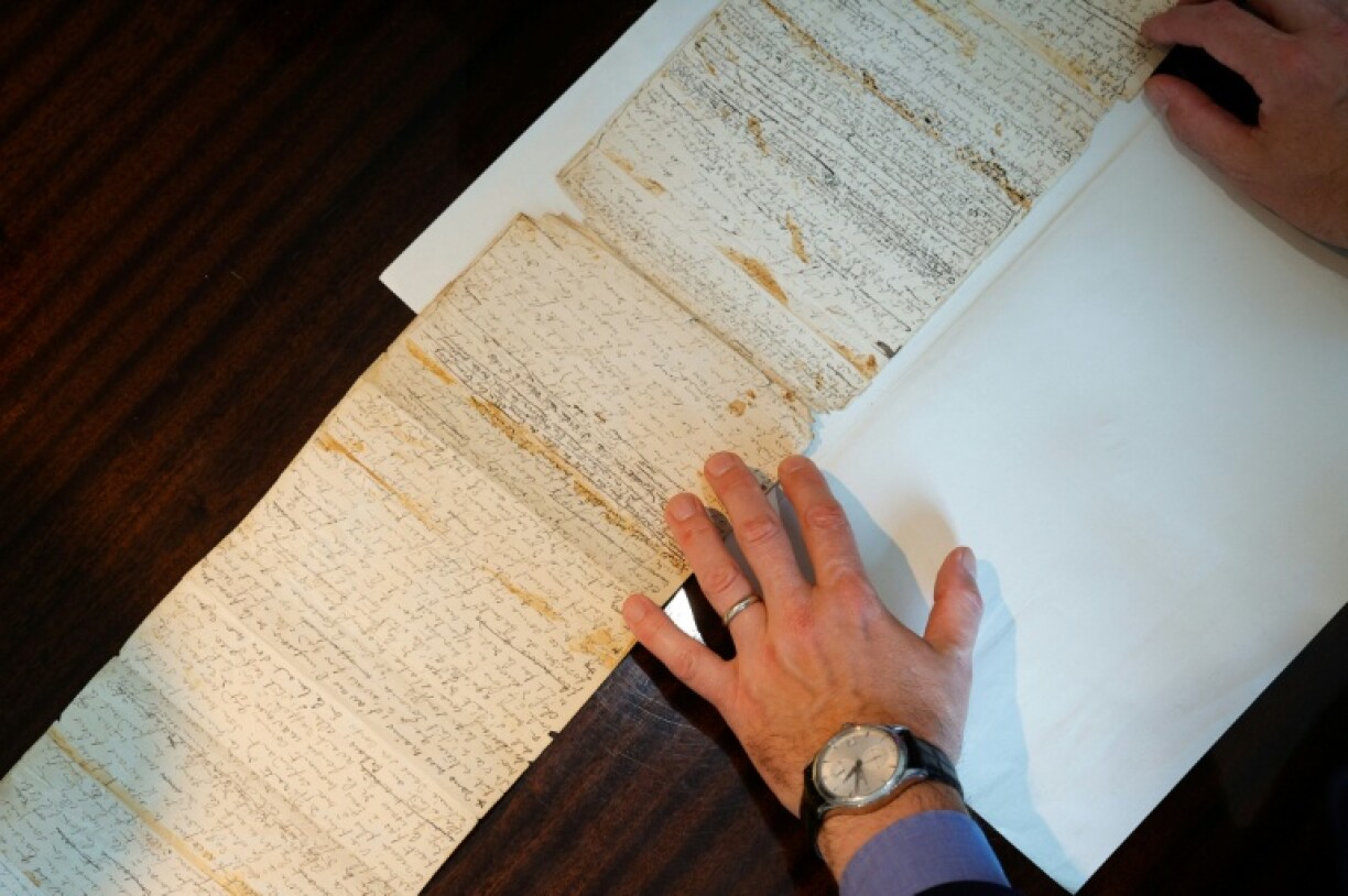 France's National Library is trying to acquire hundreds of unpublished documents belonging to Marcel Proust