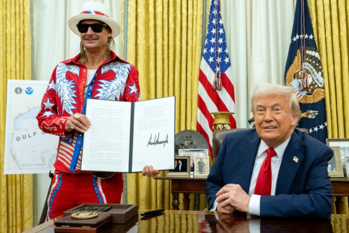 Entertainer Kid Rock came to the White House to see US President Donald Trump sign an executive order against ticket scalping