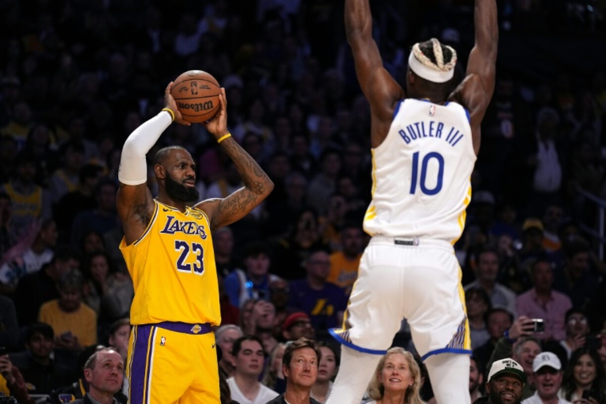 Los Angeles Lakers star LeBron James aims to pass over Golden State's Jimmy Butler in their Western Conference duel