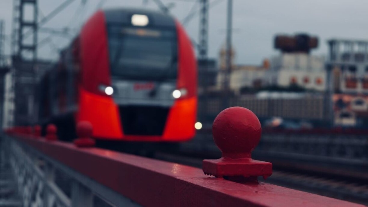 A train arriving in Moscow.