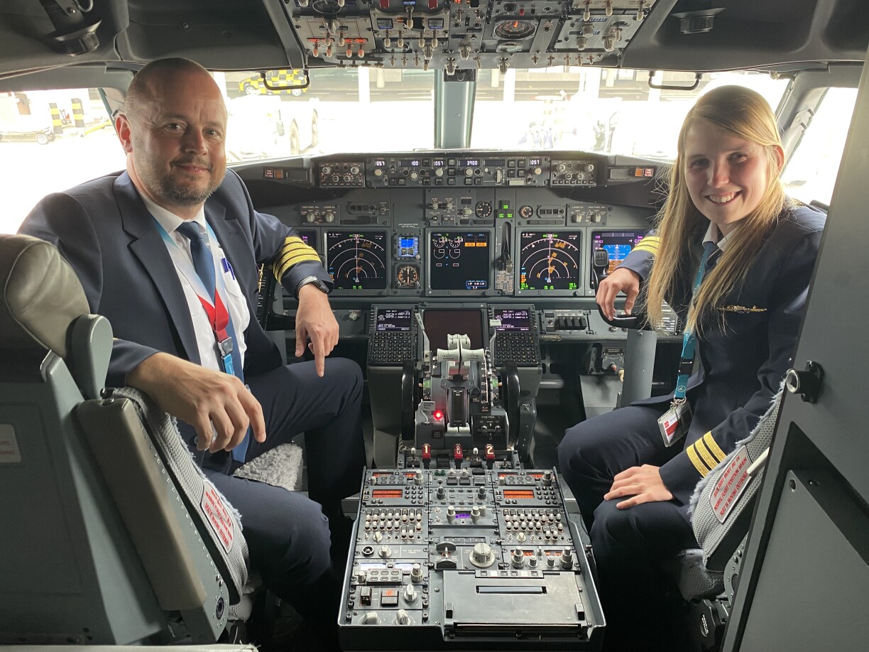 Laurent Donteri (pilote) et Jil Kalmes (copilote), de la compagnie Luxair, ont ramené des Luxembourgeois au Grand-Duché depuis le Moyen-Orient en mars 2026 en raison de la guerre contre l'Iran.