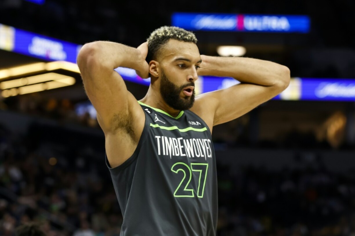 Le pivot français des Wolves Rudy Gobert, ici face aux Lakers à Minneapolis le 28 octobre 2022, a été éjecté contre Oklahoma