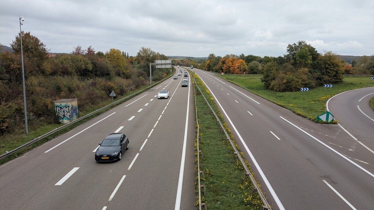L'A31 borde le petit village de Kanfen.