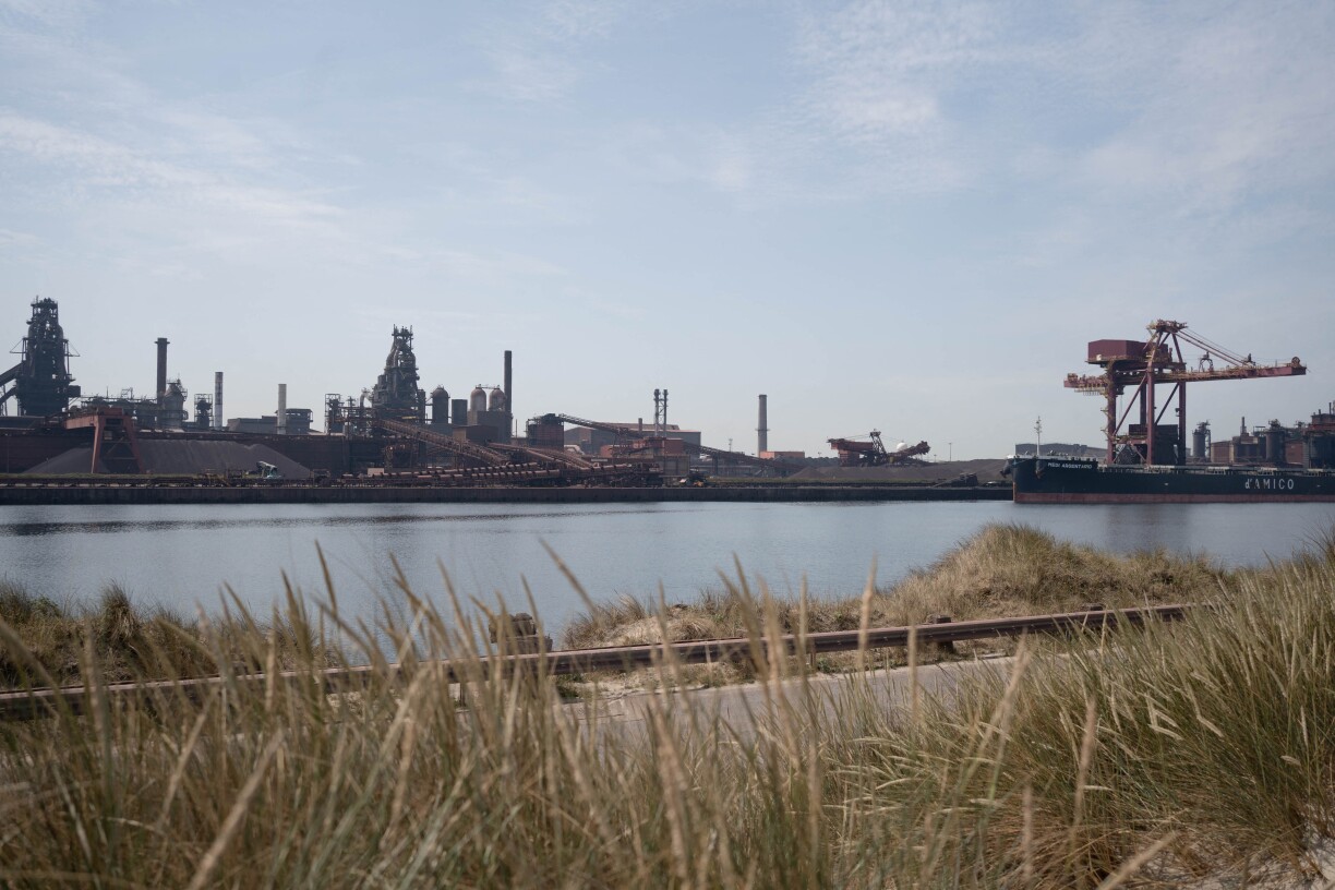 Ënner anerem d'Wierk vun ArcelorMittal zu Dunkerque soll vu Frankräich verstaatlecht ginn.