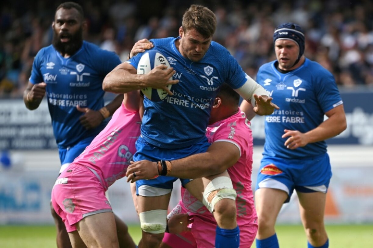 Australian flanker Nick Champion De Crespigny (C) will make his Wallabies debut against the British and Irish Lions