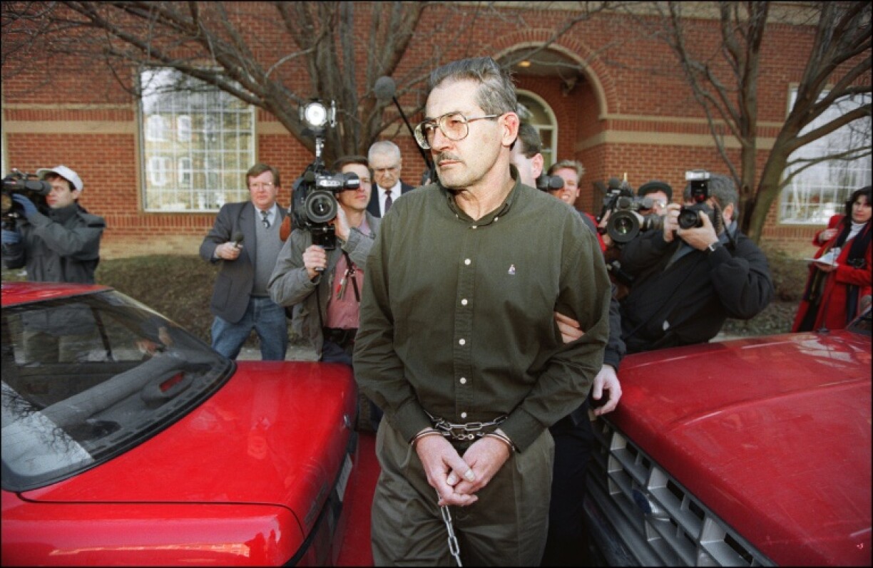 L'ex-agent de la CIA Aldrich Ames quitte le tribunal d'Alexandria, aux Etats-Unis, après son inculpation pour espionnage le 22 février 1994