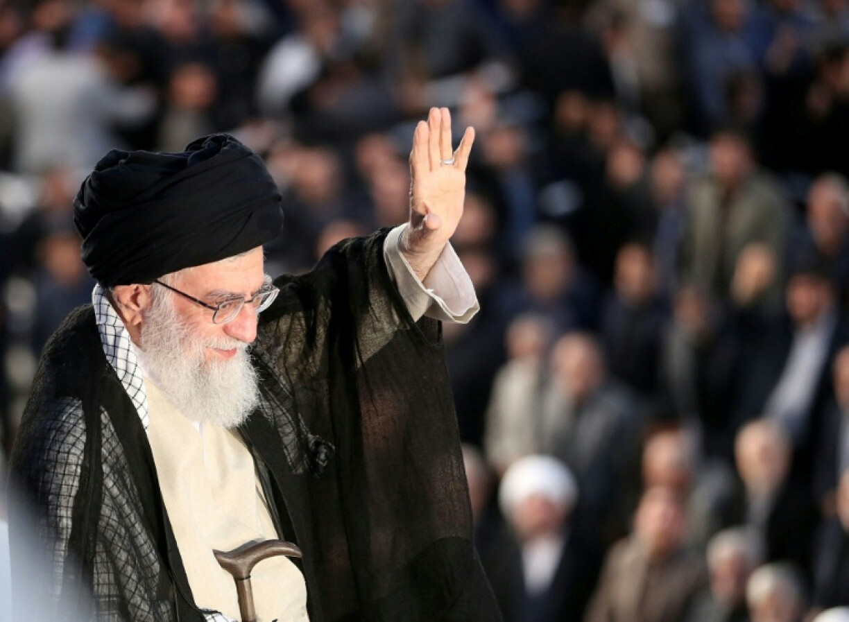 Einen Tag vor Beginn der offiziellen Trauerfeierlichkeiten im Iran für den getöteten obersten Führer Ayatollah Ali Chamenei haben Präsident Masud Peseschkian und andere ranghohe iranische Regierungsvertreter ihm die letzte Ehre erwiesen.