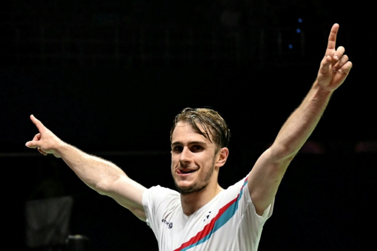 Le Français Alex Lanier a été sacré champion du monde de badminton après sa victoire en finale contre le Japonais Kodai Naraoka le 23 août 2026 à New Delhi