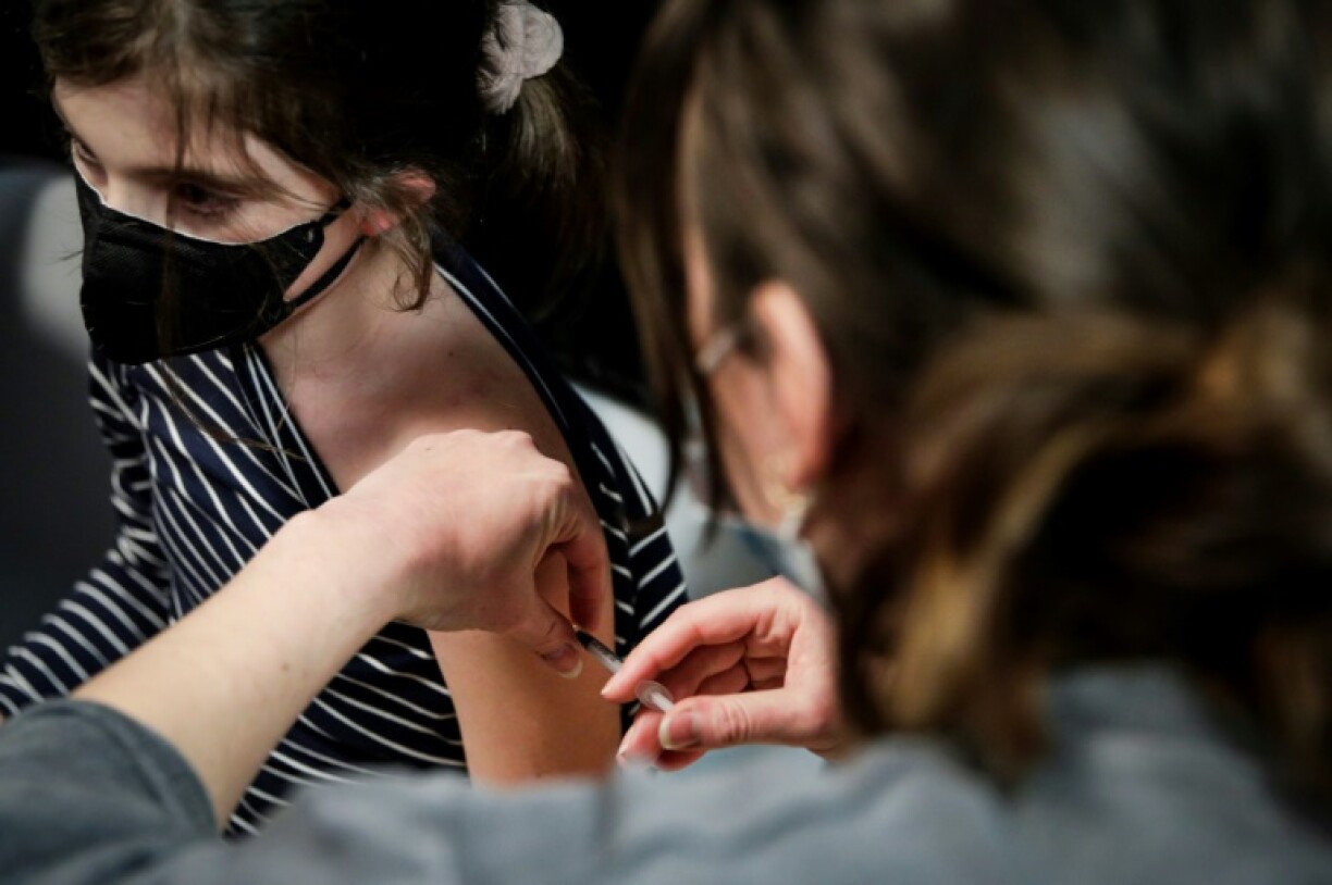 Vaccination d'une enfant à Paris, le 17 décembre 2021