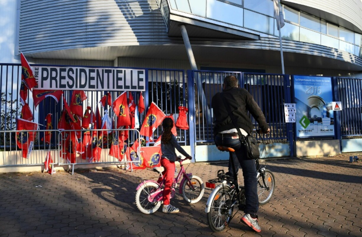 Munster flags outside Stade Yves-du-Manoir after Anthony Foley's death in 2016