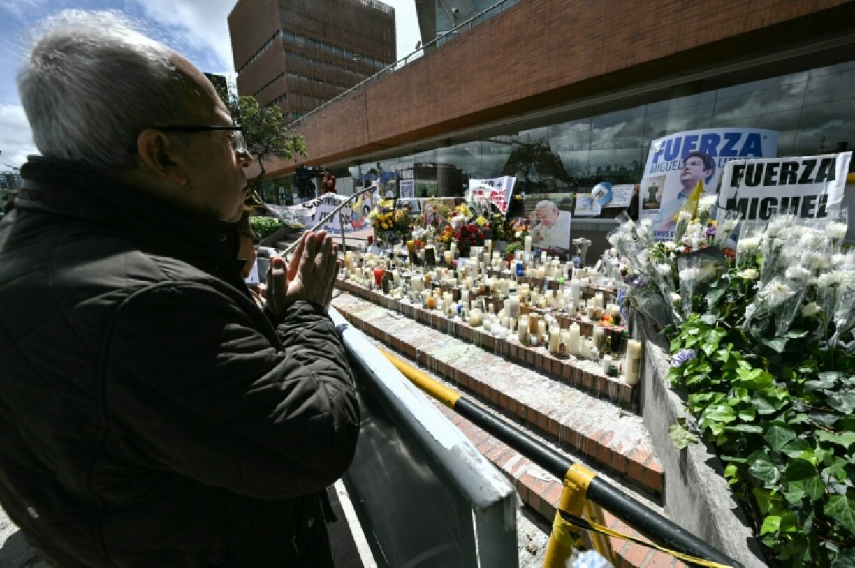 A man prays for the health of the Colombian presidential candidate Miguel Uribe during his surgery outside the Fundacion Santa Fe clinic in Bogota on June 16, 2025.