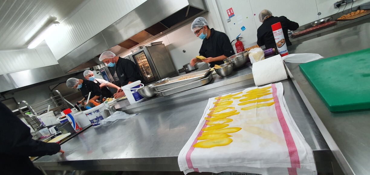 La brigade de Code Cuisine en plein rush.