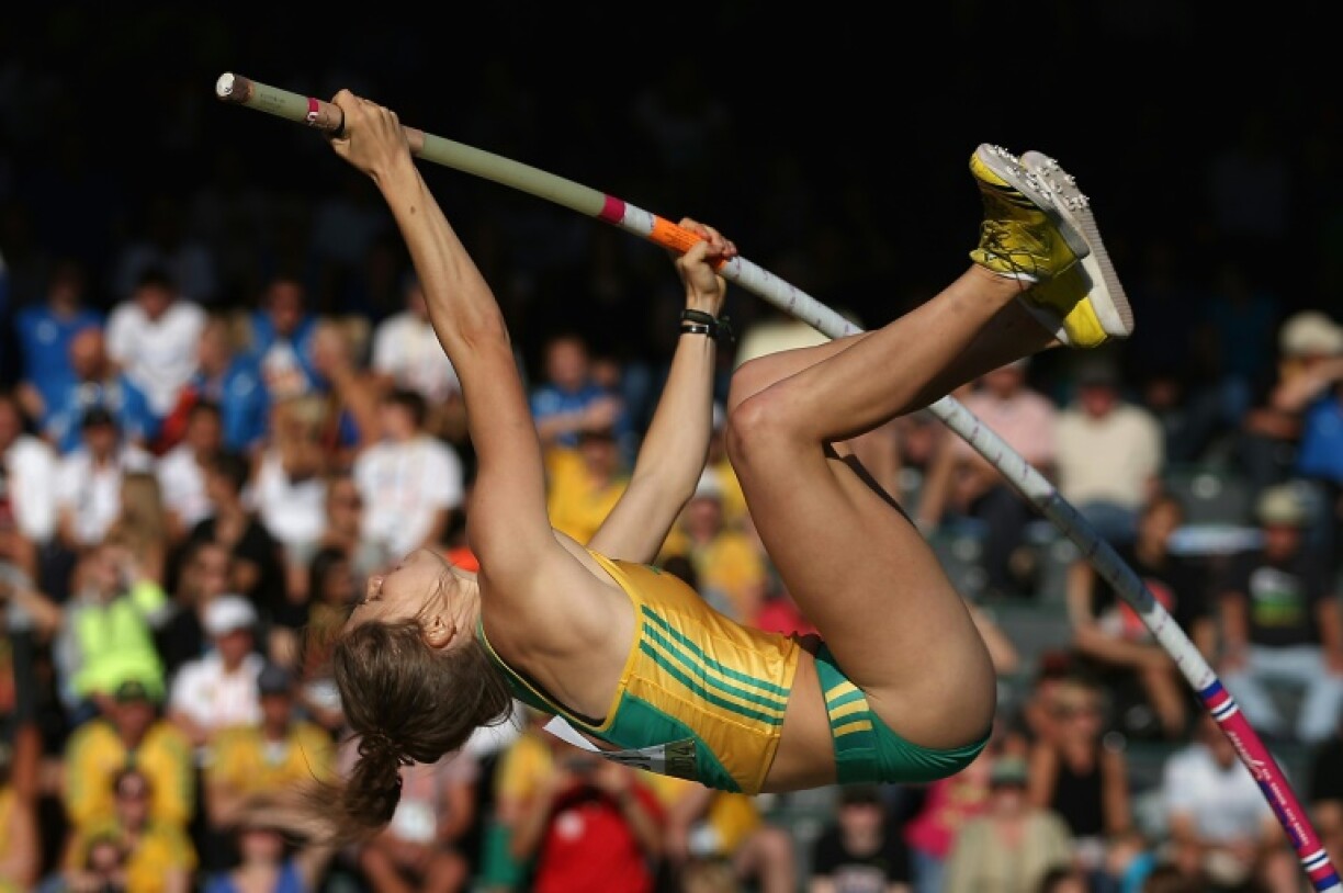 Olympic pole vault champion Nina Kennedy has pulled out of the world championships after straining a muscle