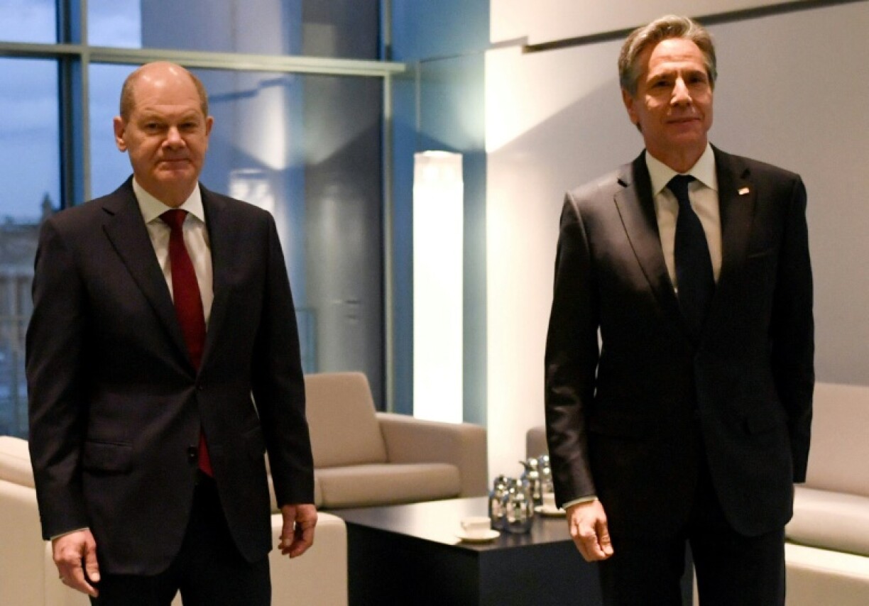 Le secrétaire d'Etat américain Antony Blinken (D) et le chancelier allemand Olaf Scholz lors d'une discussion autour de la crise ukrainienne à Berlin le 20 janvier 2022