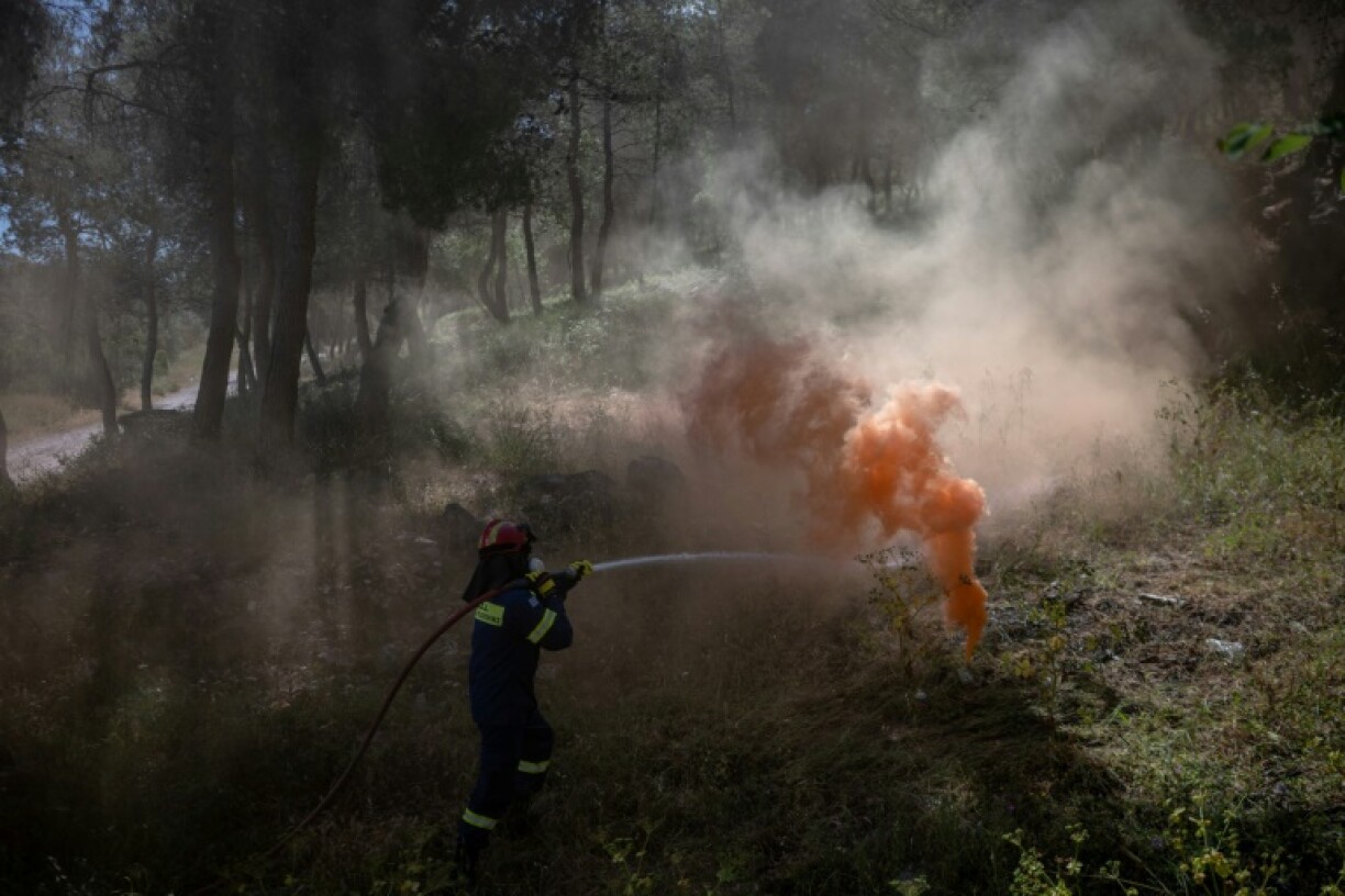 The volunteers will be on call 24 hours at an emergency station from next month