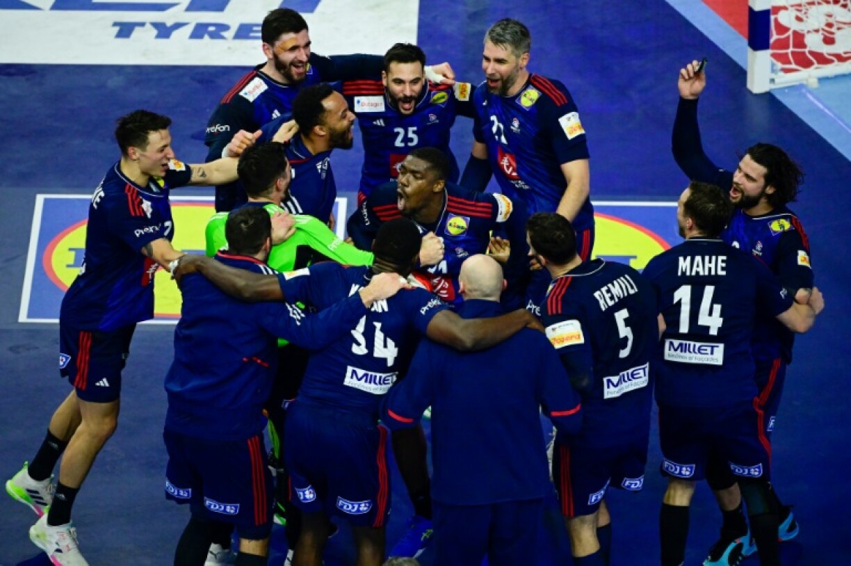 La joie des Français champions d'Europe de handball, vainqueurs du Danemark en finale, le 28 janvier 2024 à Cologne