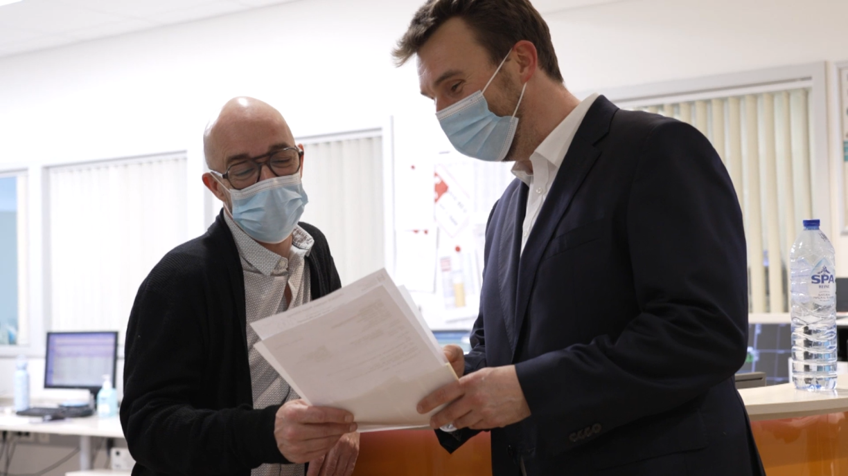 Den Urgentist Dr. Emile Bock war wärend der Pandemie als Dokter un éischter Front a fir d'Spideeler z'organiséieren.