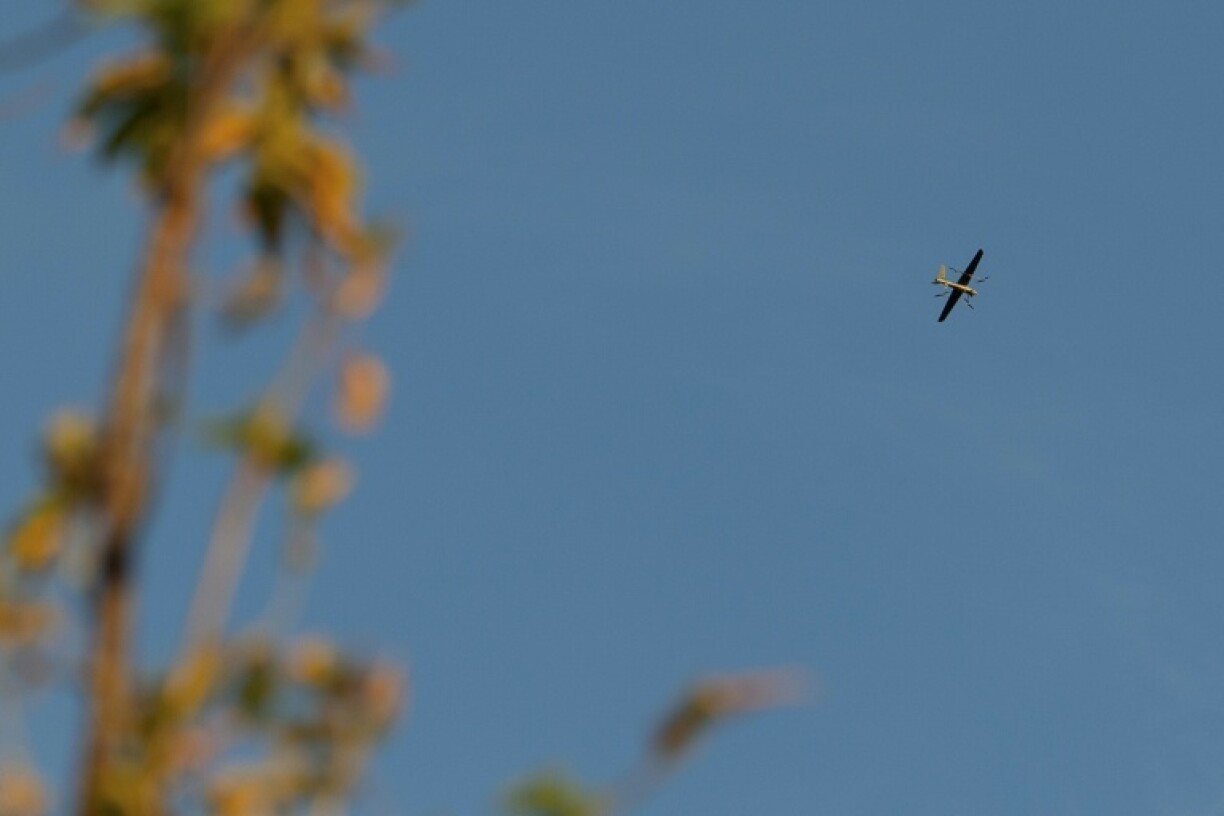 Dronen um Himmel iwwer der ukrainescher Regioun Donezk